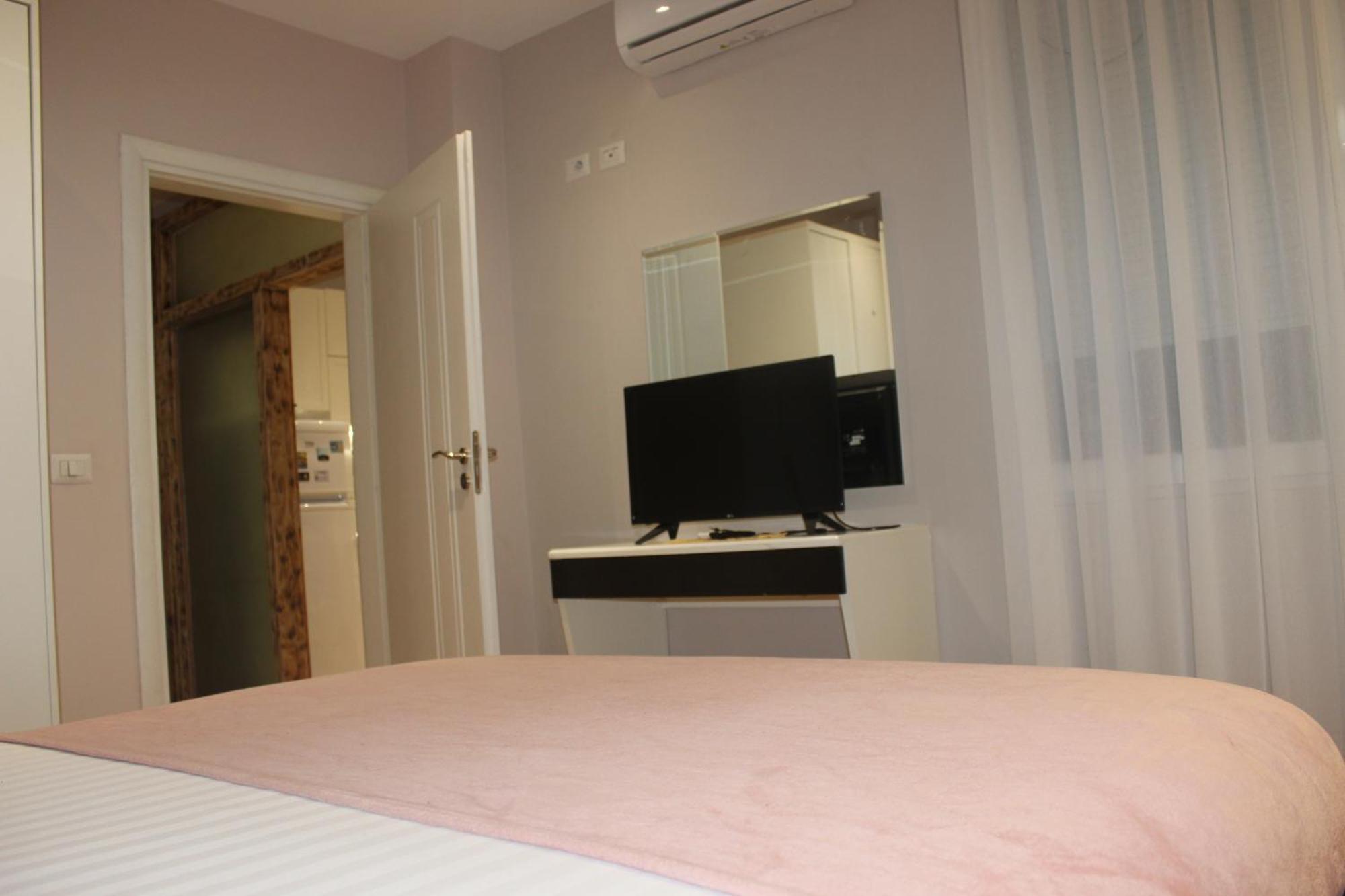 Luxury Blloku Tirana Apartment Exterior foto