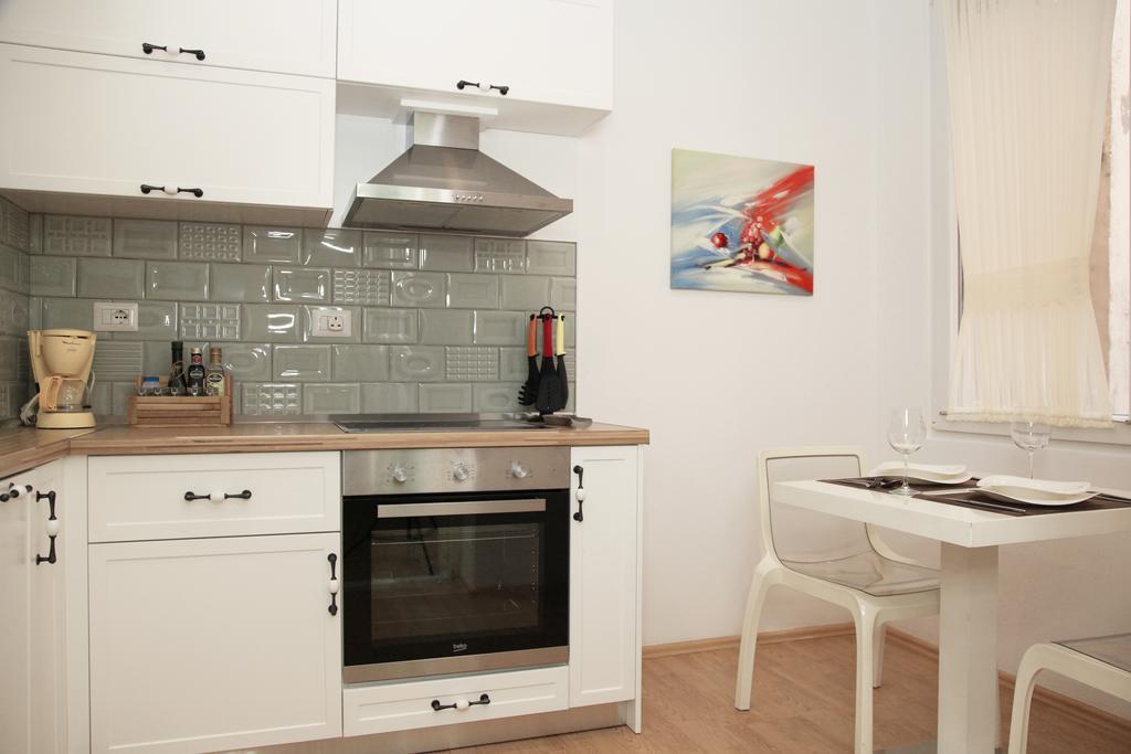 Luxury Blloku Tirana Apartment Exterior foto
